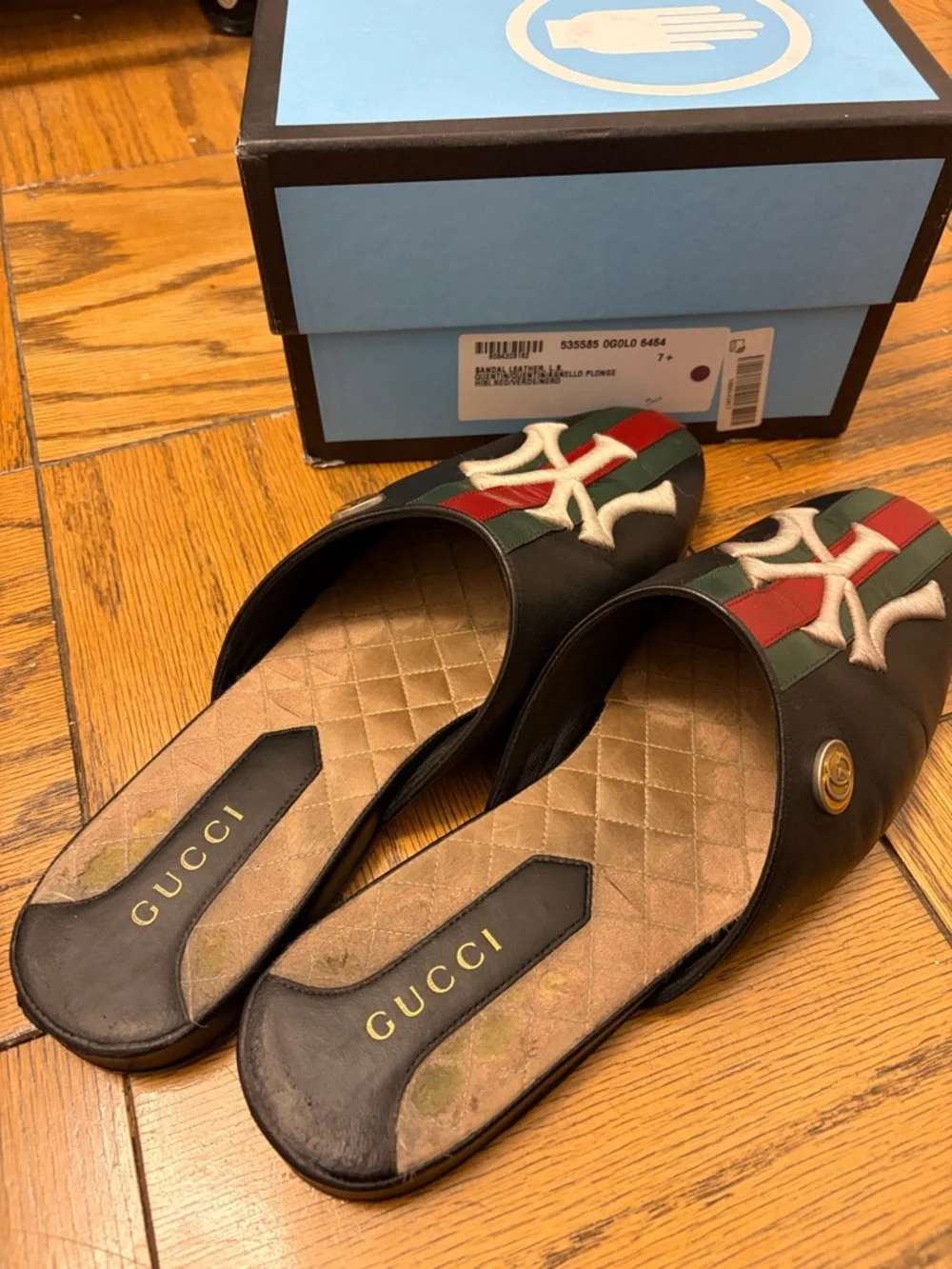 Gucci Yankees Black Leather Slip-On Mules - Picture 4 of 11